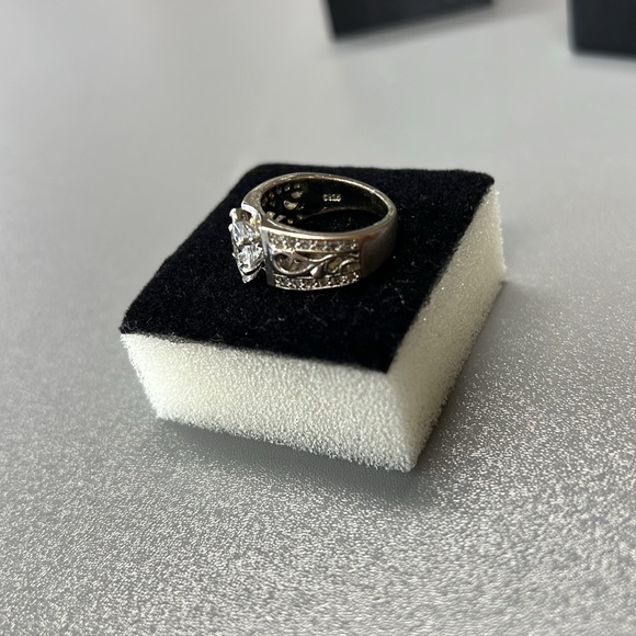 Sterling Silver Diamond Ring - Picture 2 of 8